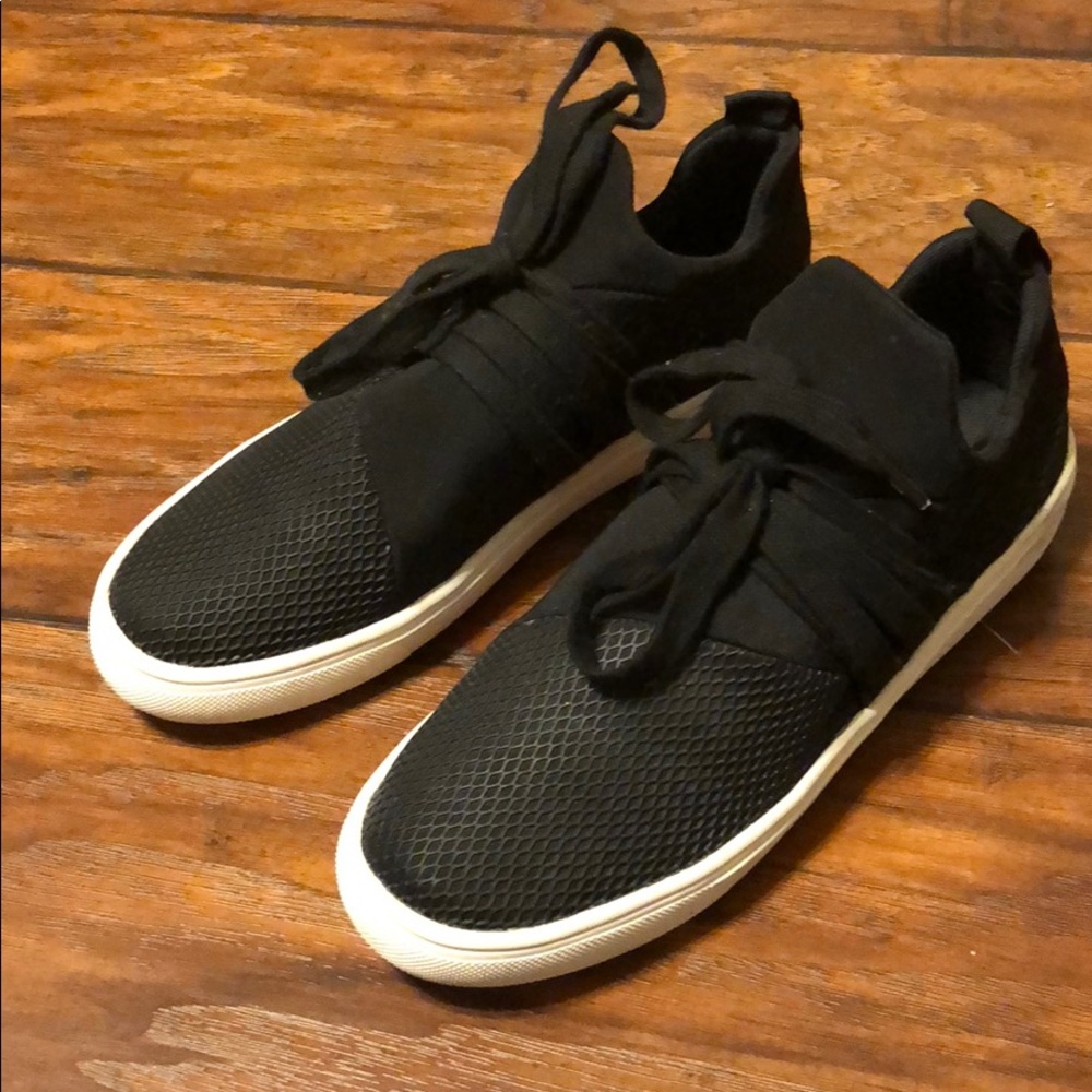 Lightly worn Steve Madden sneakers